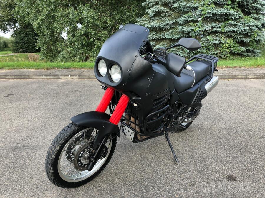 Triumph Tiger 900