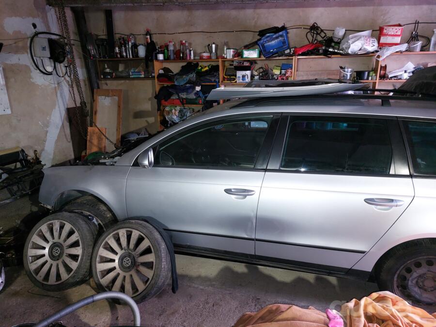 Volkswagen Passat B6 wagon 5-doors