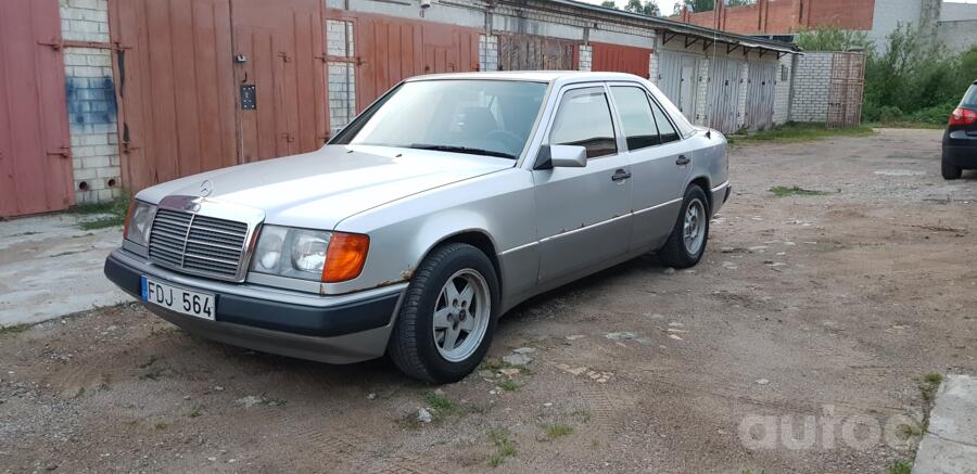 Mercedes-Benz W124 1 generation