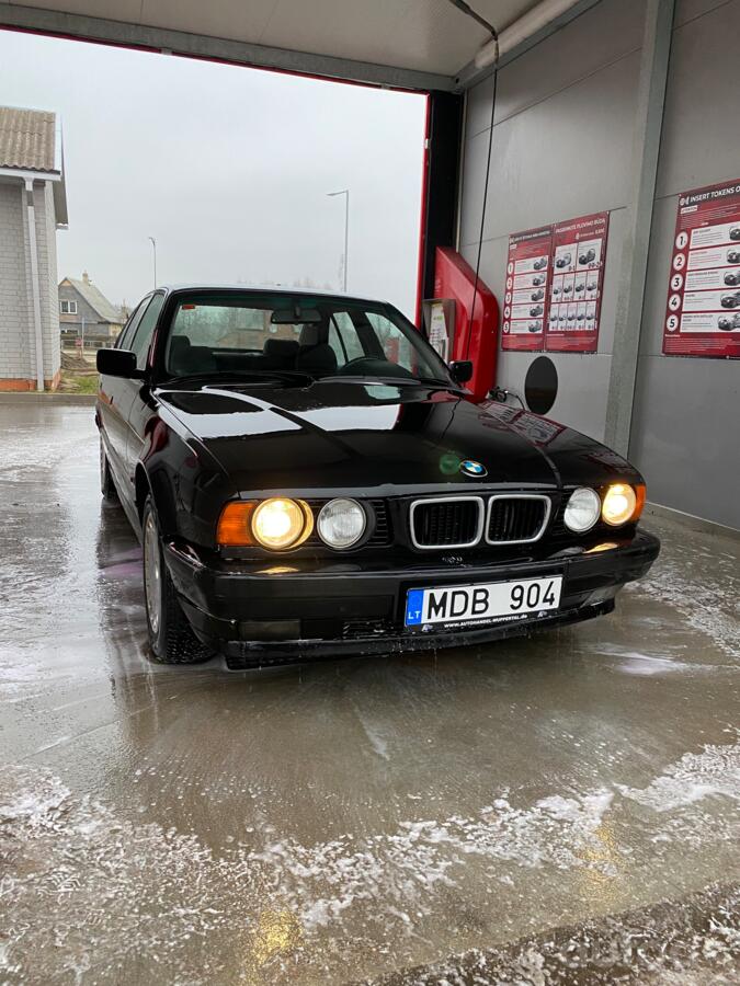 BMW 5 Series E34 Sedan
