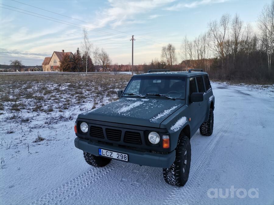 Nissan Patrol Y60 SUV 5-doors
