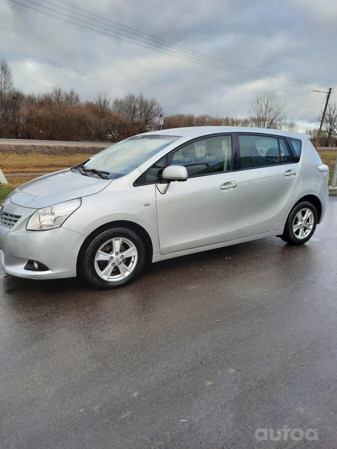 Toyota Verso 1 generation Minivan