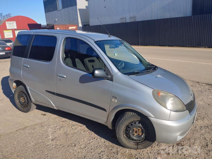 Toyota Yaris Verso 1 generation Minivan