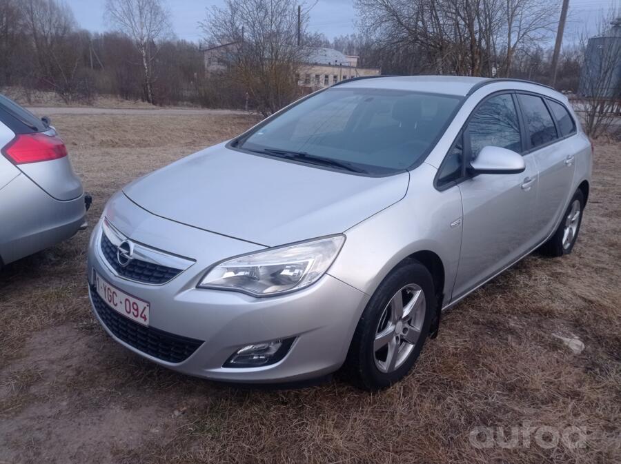 Opel Astra J Sports Tourer wagon