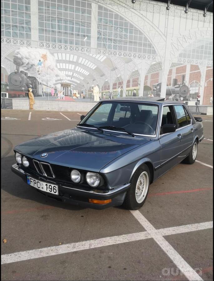 BMW 5 Series E28 Sedan