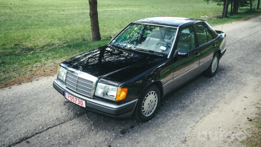 Mercedes-Benz W124 1 generation