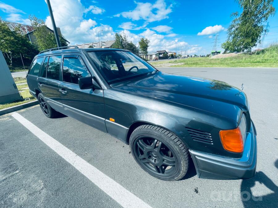 Mercedes-Benz W124 1 generation