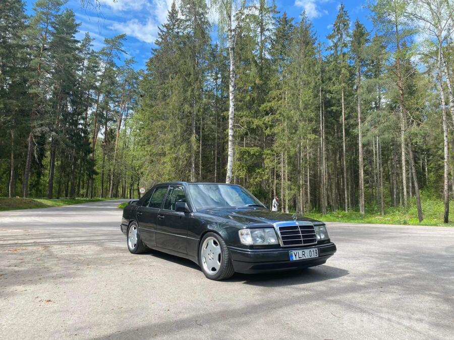 Mercedes-Benz W124 1 generation