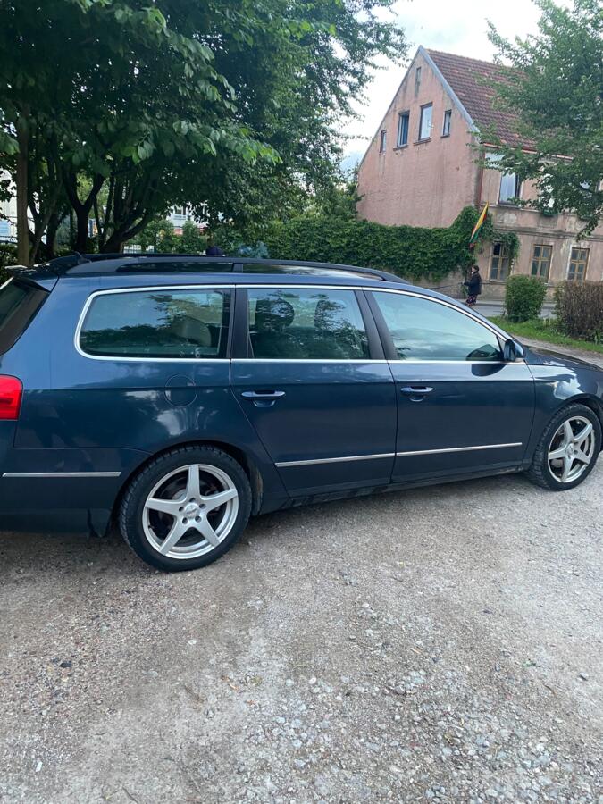 Volkswagen Passat B6 wagon 5-doors