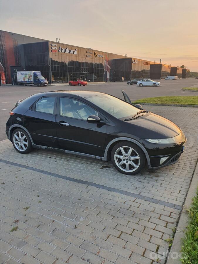 Honda Civic 8 generation Hatchback 5-doors