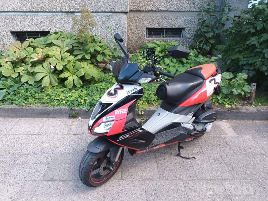 Aprilia SR