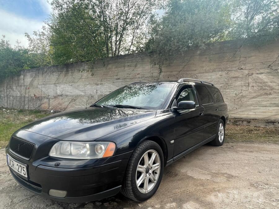 Volvo V70 2 generation wagon