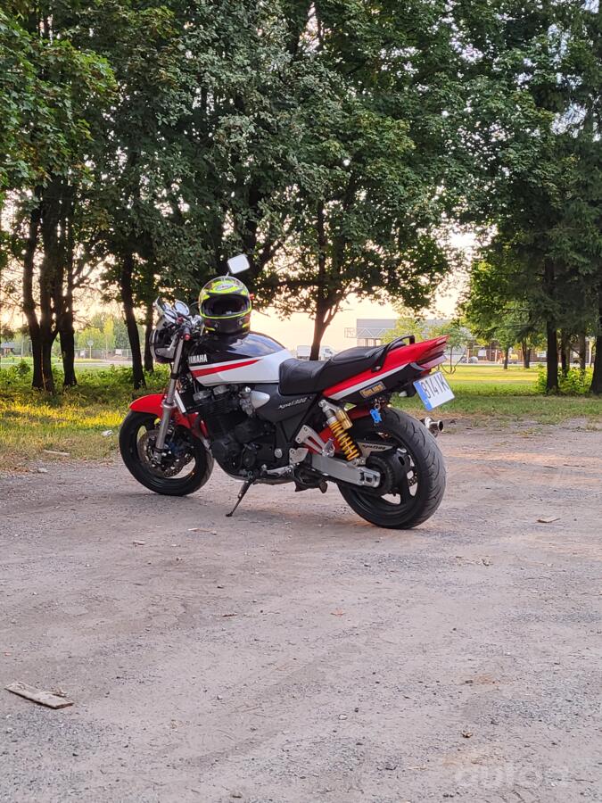 Yamaha XJR 1300