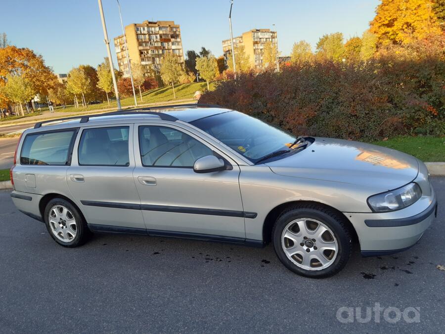 Volvo V70 2 generation wagon