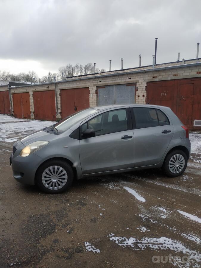 Toyota Yaris 2 generation