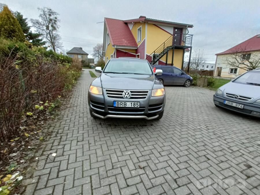 Volkswagen Touareg 1 generation Crossover
