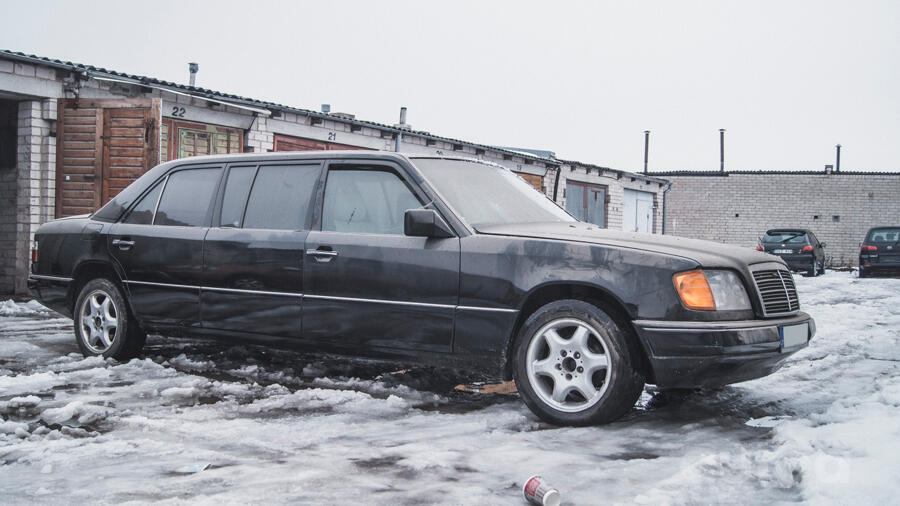 Mercedes-Benz W124 1 generation