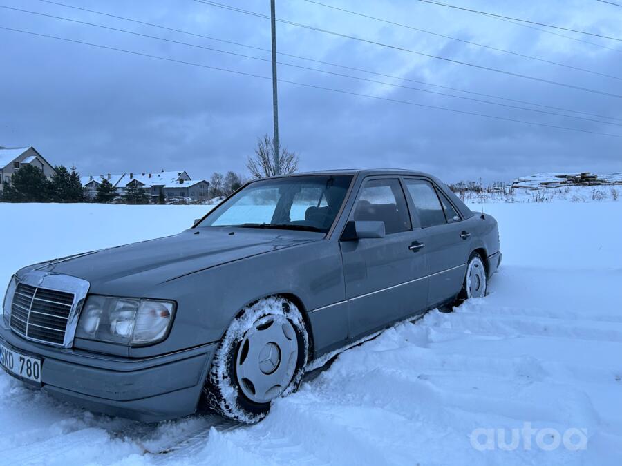 Mercedes-Benz W124 1 generation