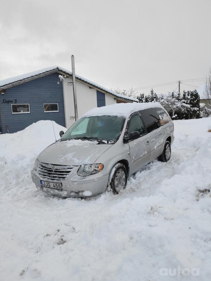 Chrysler Town & Country 4 generation [restyling]