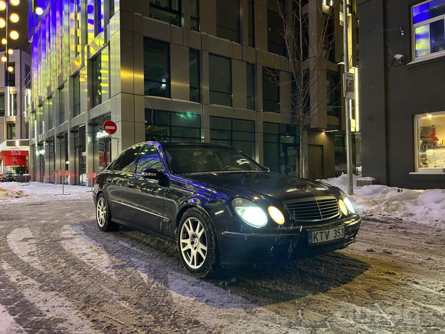 Mercedes-Benz E-Class W211 Sedan