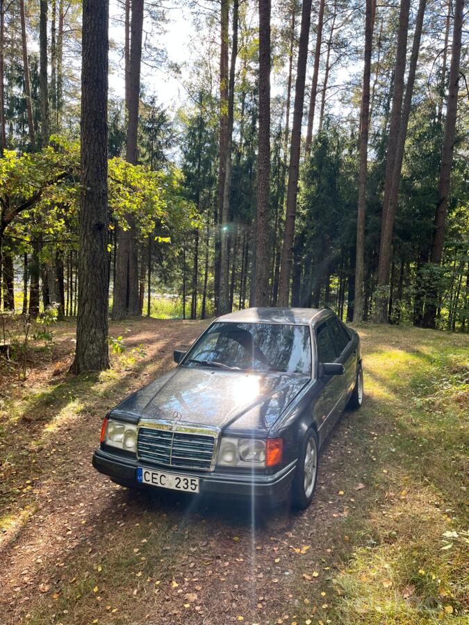 Mercedes-Benz W124 1 generation