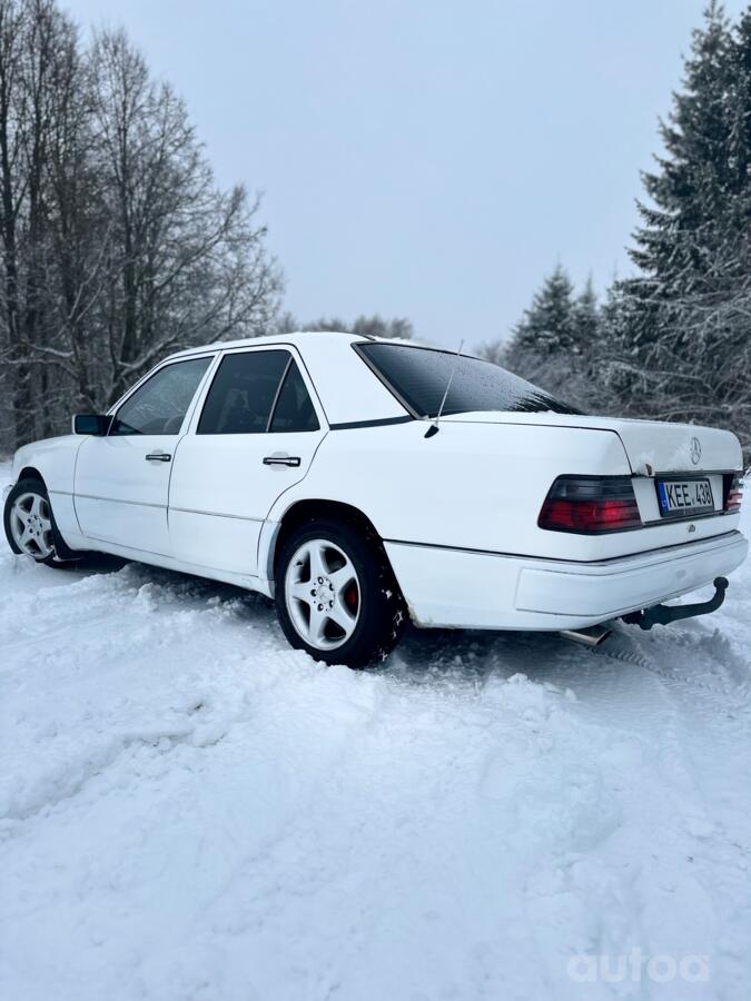 Mercedes-Benz W124 1 generation