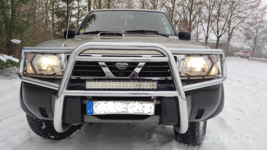 Nissan Patrol Y61 SUV 3-doors