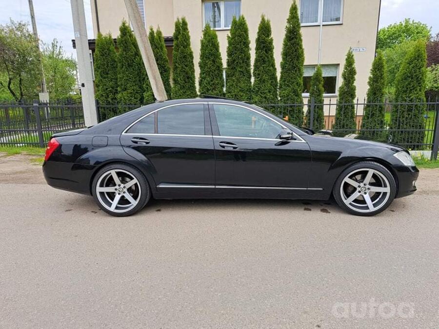 Mercedes-Benz S-Class W221 Sedan