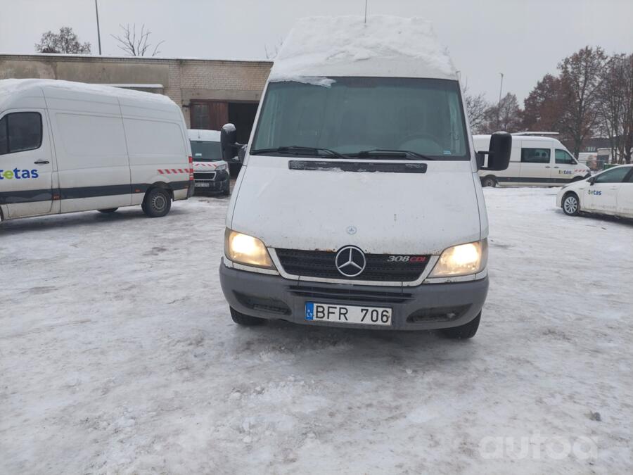 Mercedes-Benz Sprinter First generation