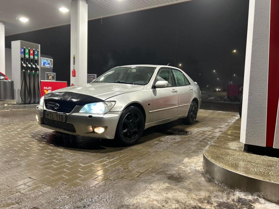 Lexus IS XE10 Sedan