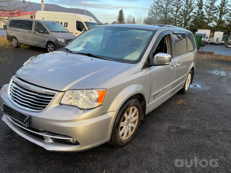 Chrysler Town & Country 5 generation [restyling]