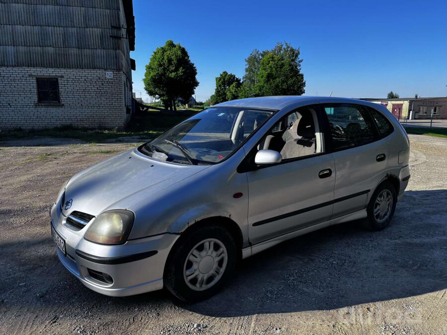 Nissan Almera Tino V10 Minivan