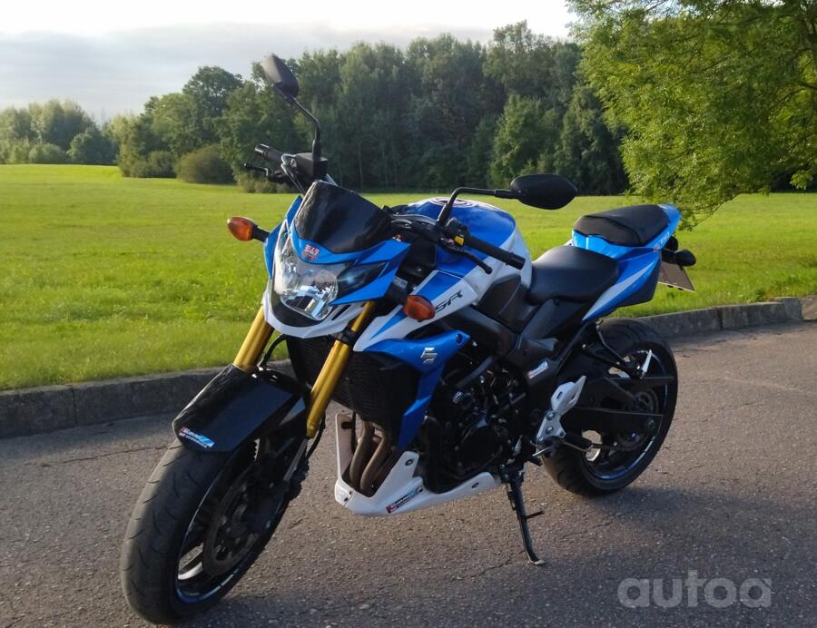 Suzuki GSR