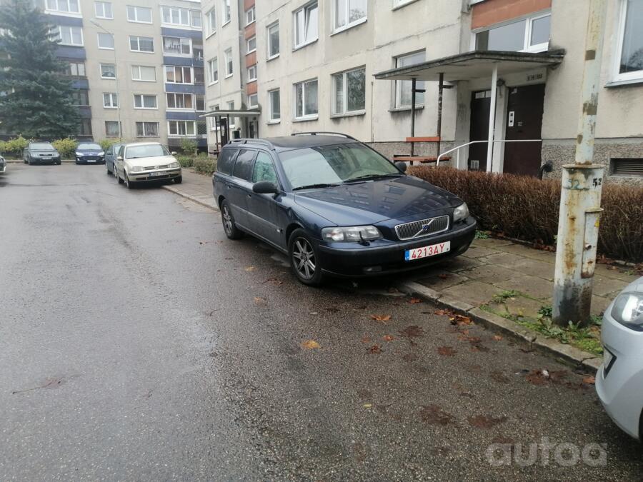 Volvo V70 2 generation wagon