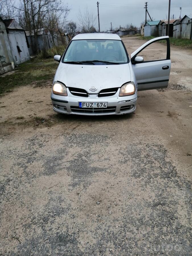 Nissan Almera Tino V10 Minivan
