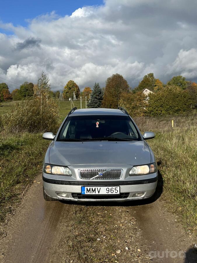 Volvo V70 2 generation wagon