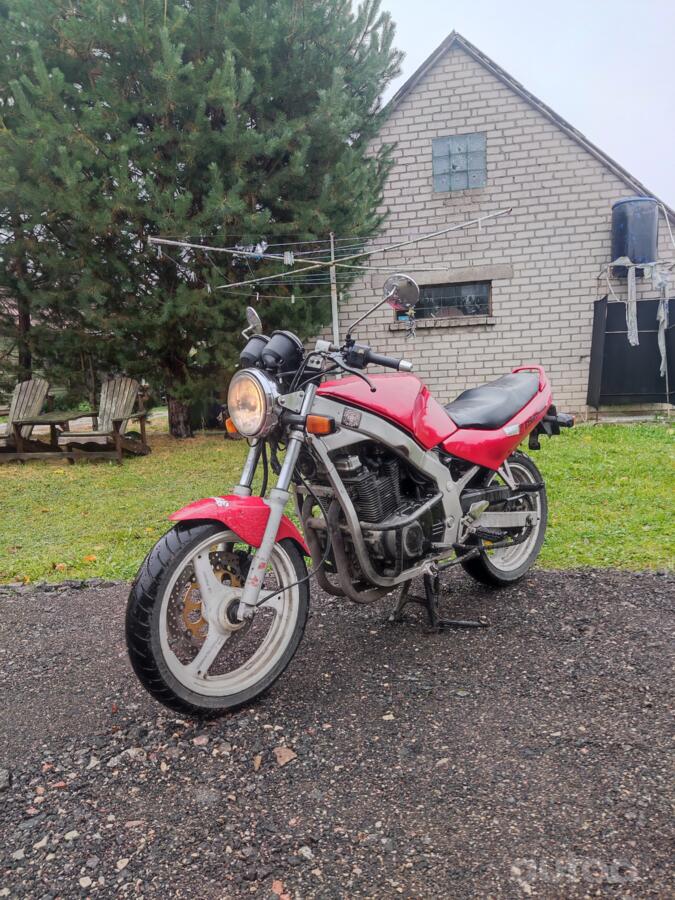 Suzuki GS