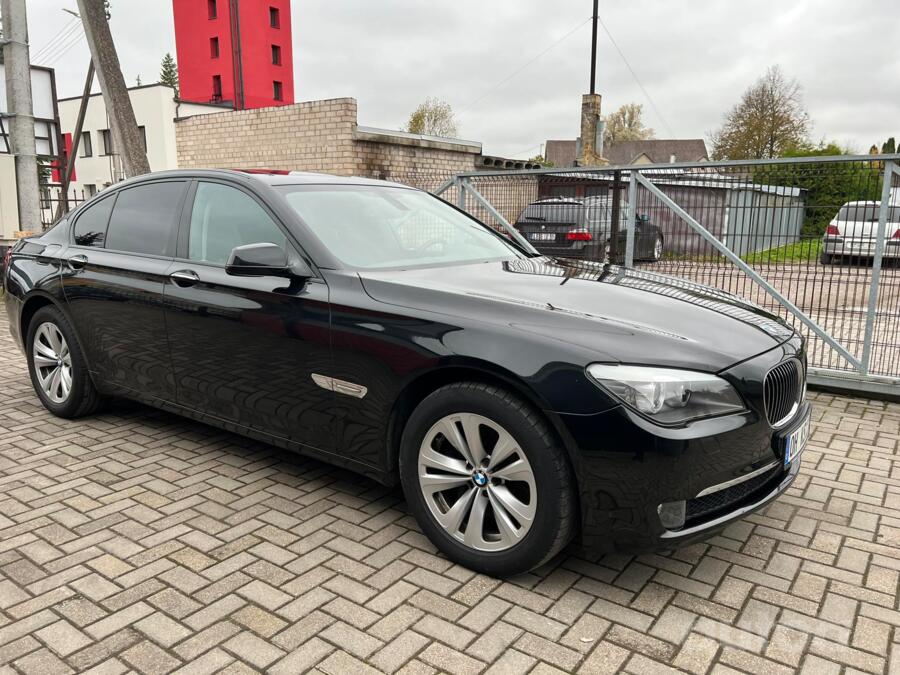 BMW 7 Series F01/F02 Sedan