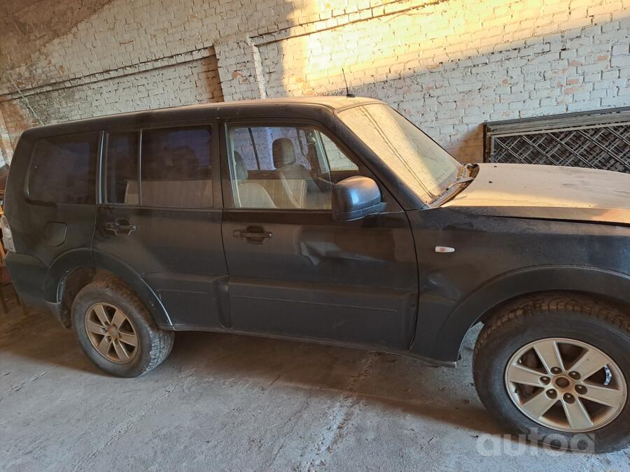 Mitsubishi Pajero 4 generation SUV 5-doors