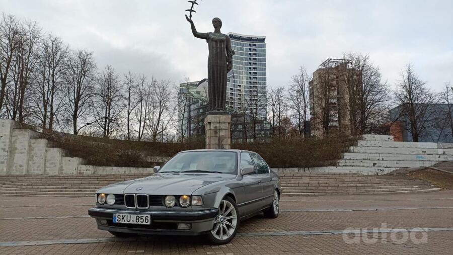 BMW 7 Series E32 Sedan