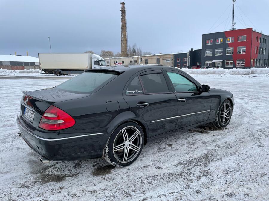 Mercedes-Benz E-Class W211 Sedan