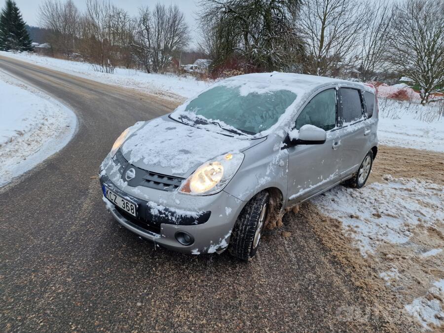 Nissan Note E11 Hatchback