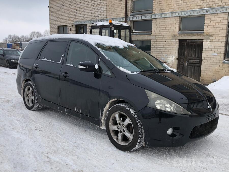 Mitsubishi Grandis 1 generation Minivan