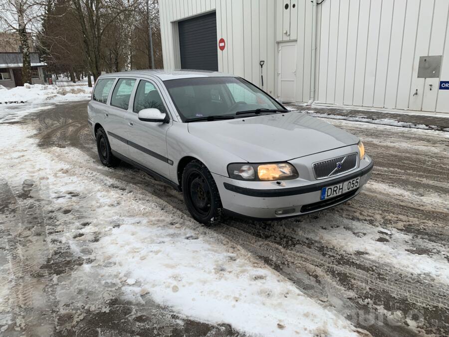 Volvo V70 2 generation wagon