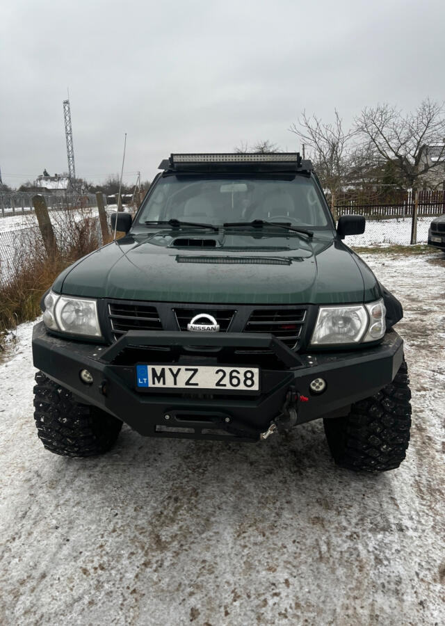 Nissan Patrol Y61 SUV 3-doors