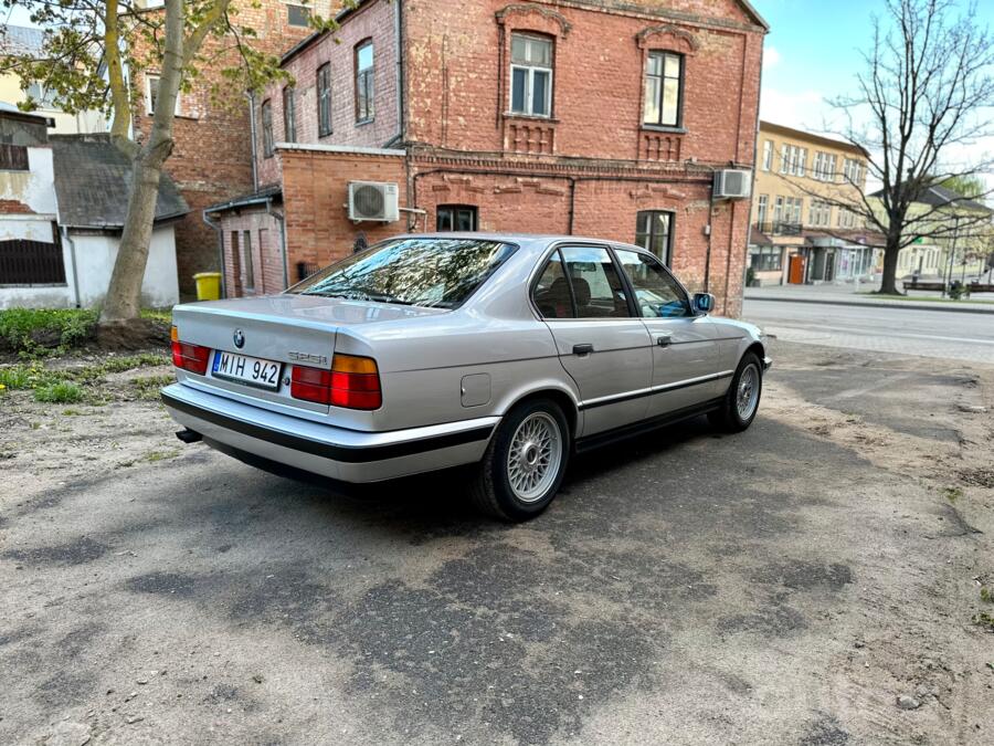 BMW 5 Series E34 Sedan