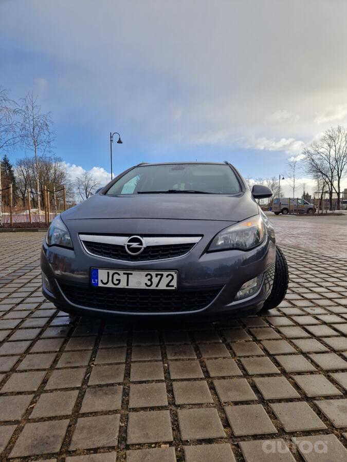 Opel Astra J Sports Tourer wagon