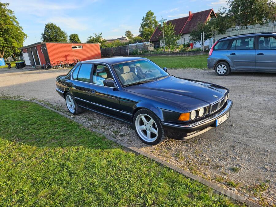 BMW 7 Series E32 Sedan