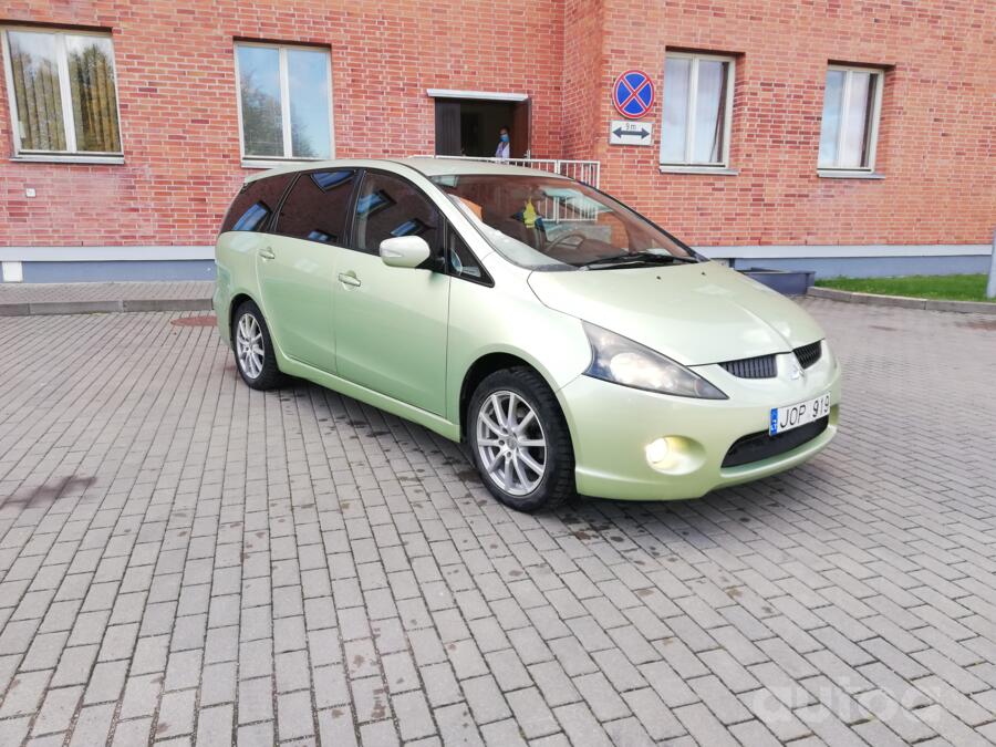 Mitsubishi Grandis 1 generation Minivan