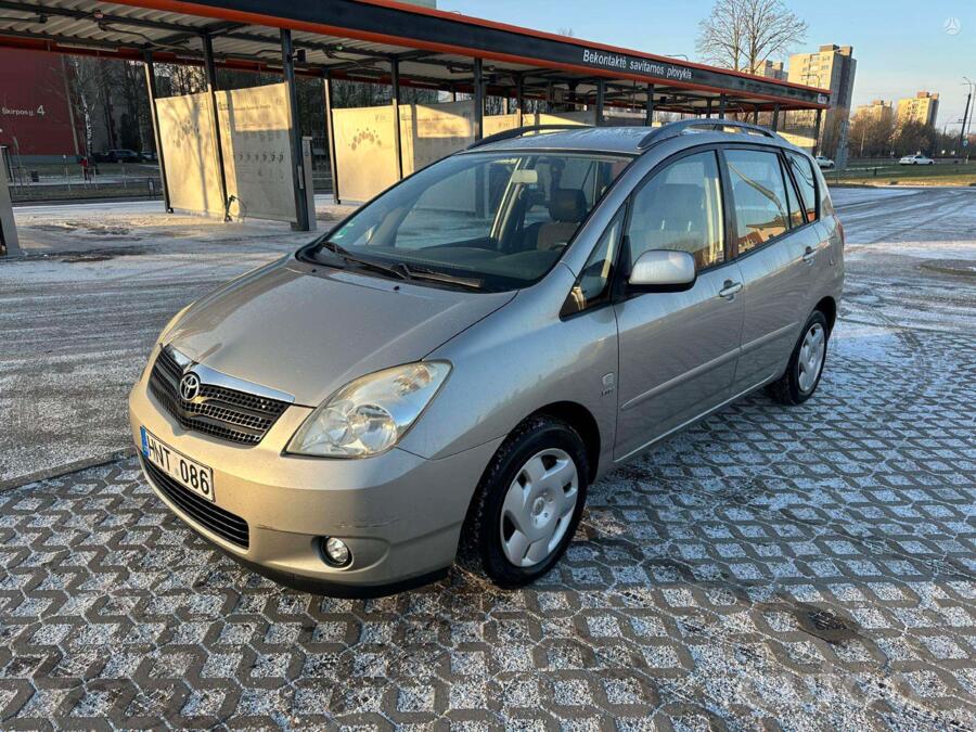 Toyota Corolla Verso 1 generation Minivan